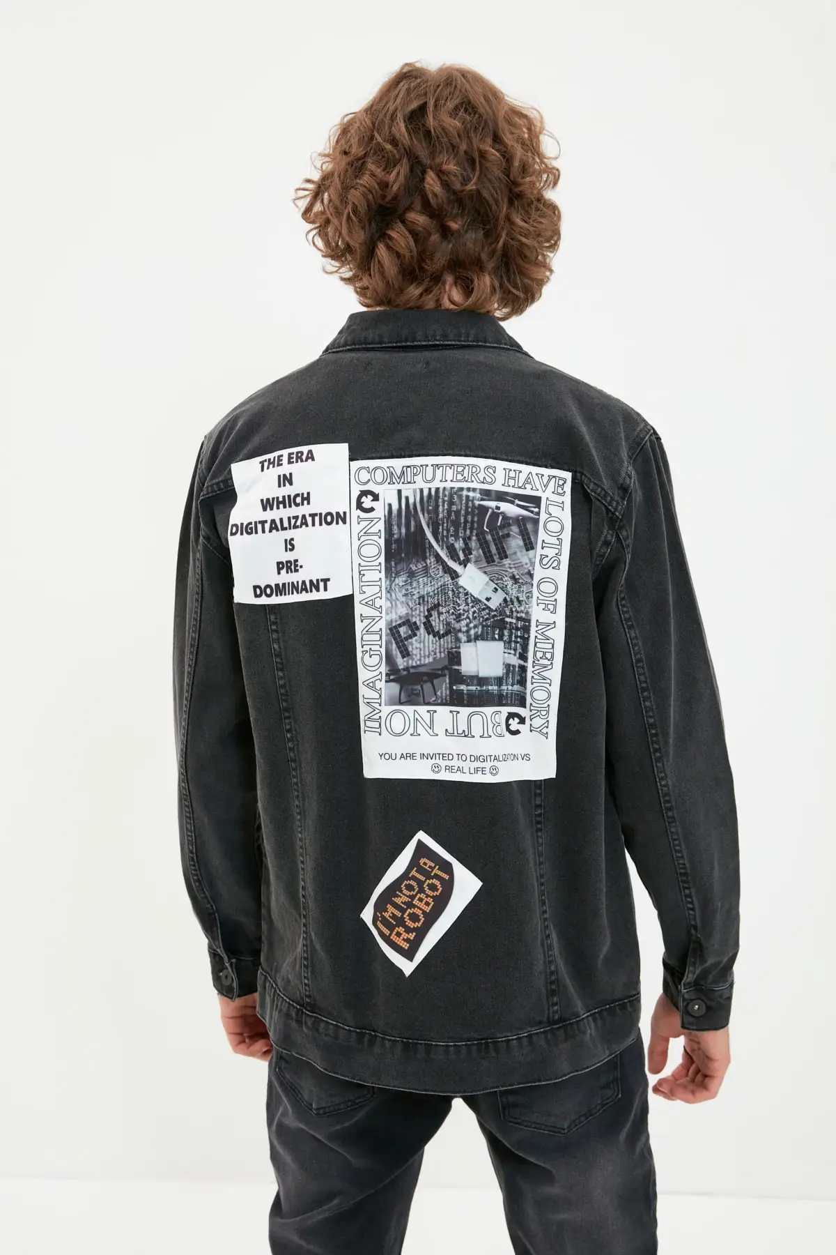 

Trendyol Men 'S Regular Fit Tread Patchli Denim Jacket TMNAW22CE0526