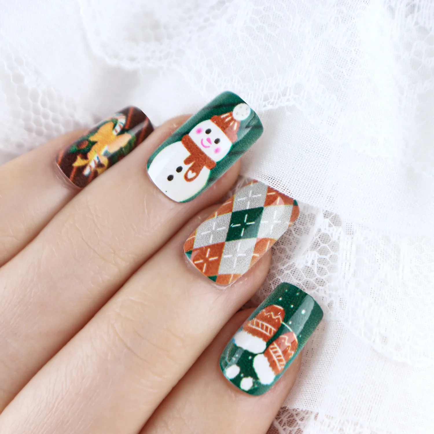 

24Pcs Medium Long Round Head Christmas Fake Nail DIY Nail Art Artificial Nails Xmas Party Wearable Design Manicure Tips