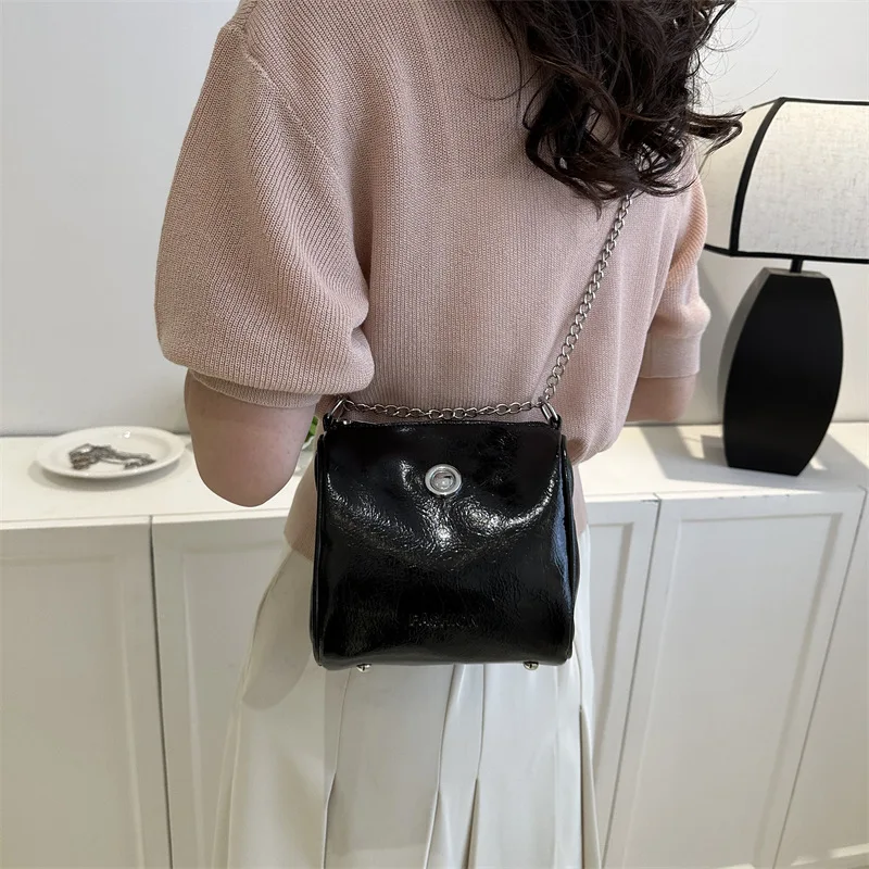 Niche Women's Elegant High Sense Small Square 2023 New Texture Leisure Chain Shoulder Messenger Bag