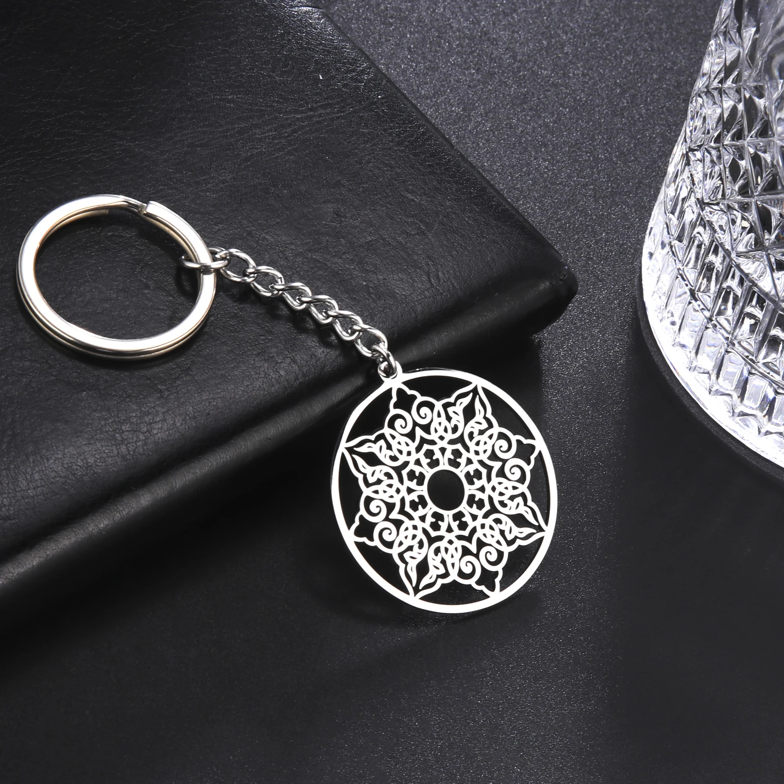 

Stainless Steel Keychain Octagonal Hollow Pattern Pendant New Products in 2023 Gift for Women Fashion Jewelry Wear Comfortable