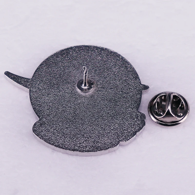 Эмалированная брошь в виде земли