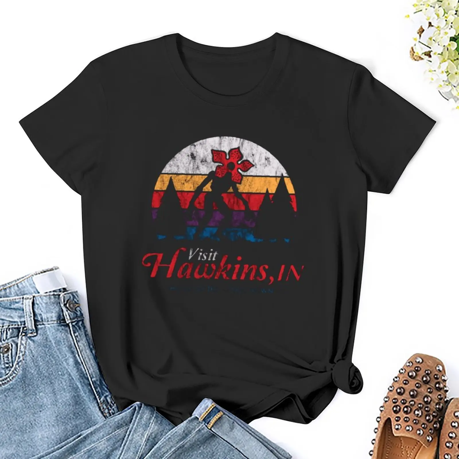 

Винтажная футболка с эффектом потертости, с принтом «очень странные дела»