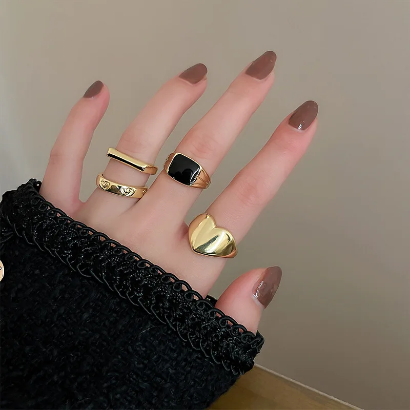 

Modern Jewelry Metal Golden Rings Pretty Design Popular Metallic Heart Geometric Black Open Finger Rings For Women Party Gifts