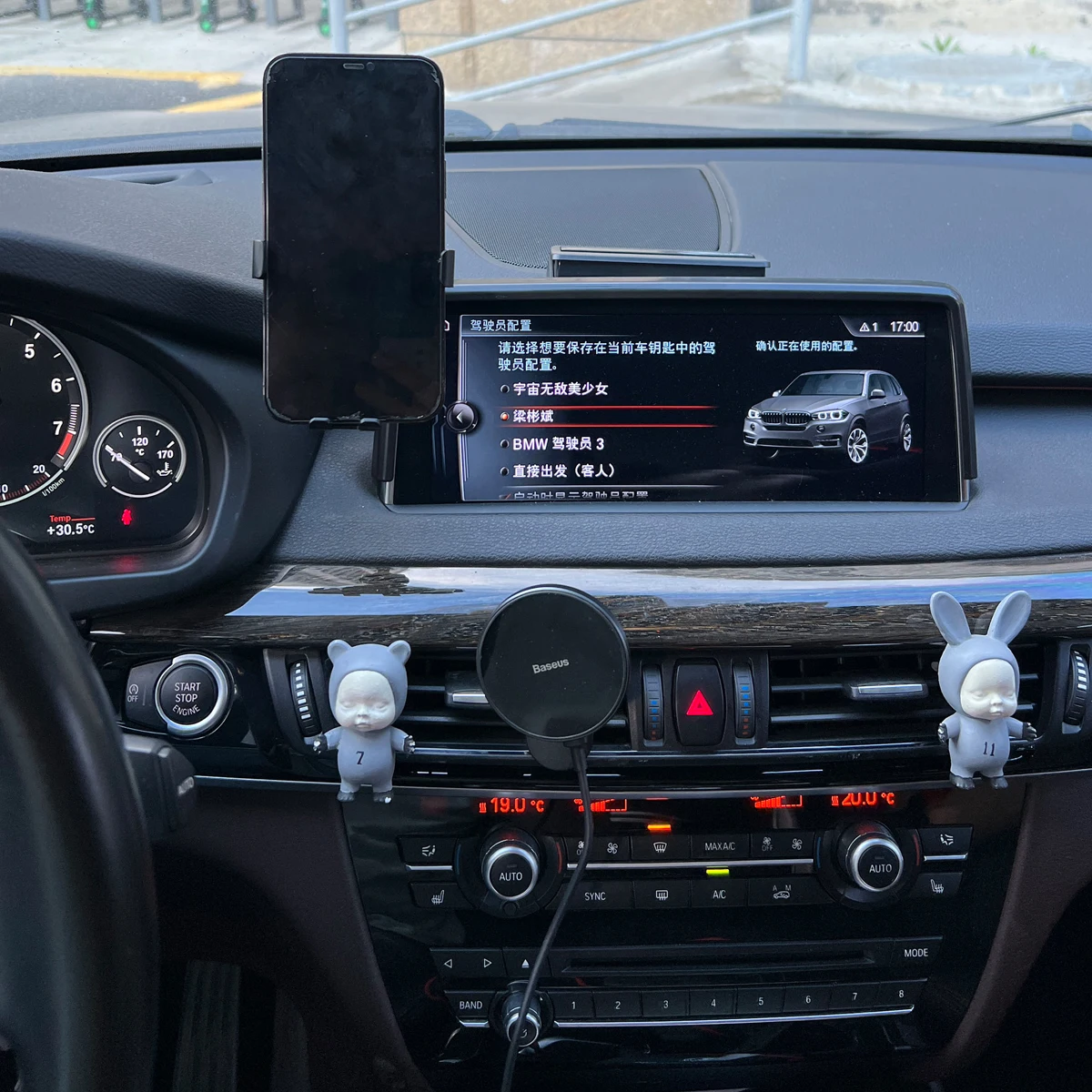Фото Автомобильный держатель экрана телефона для BMW X6 F16 2015 2016 2017 2018 2019, магнитная беспроводная зарядка, автомобильное крепление для телефона MagSafe Stand №3