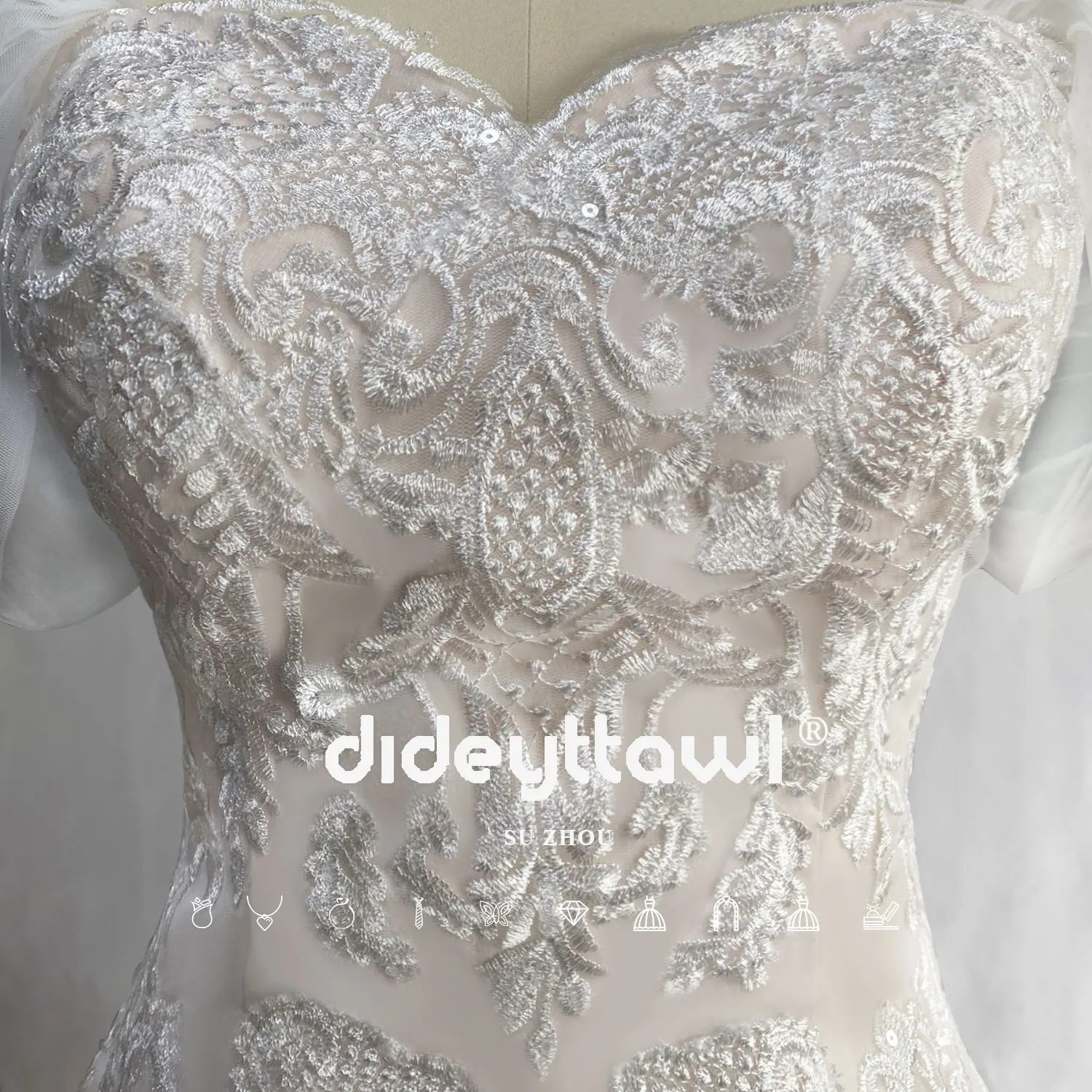 Рисунок 6 - Женское атласное платье с длинным рукавом DIDEYTTAWL