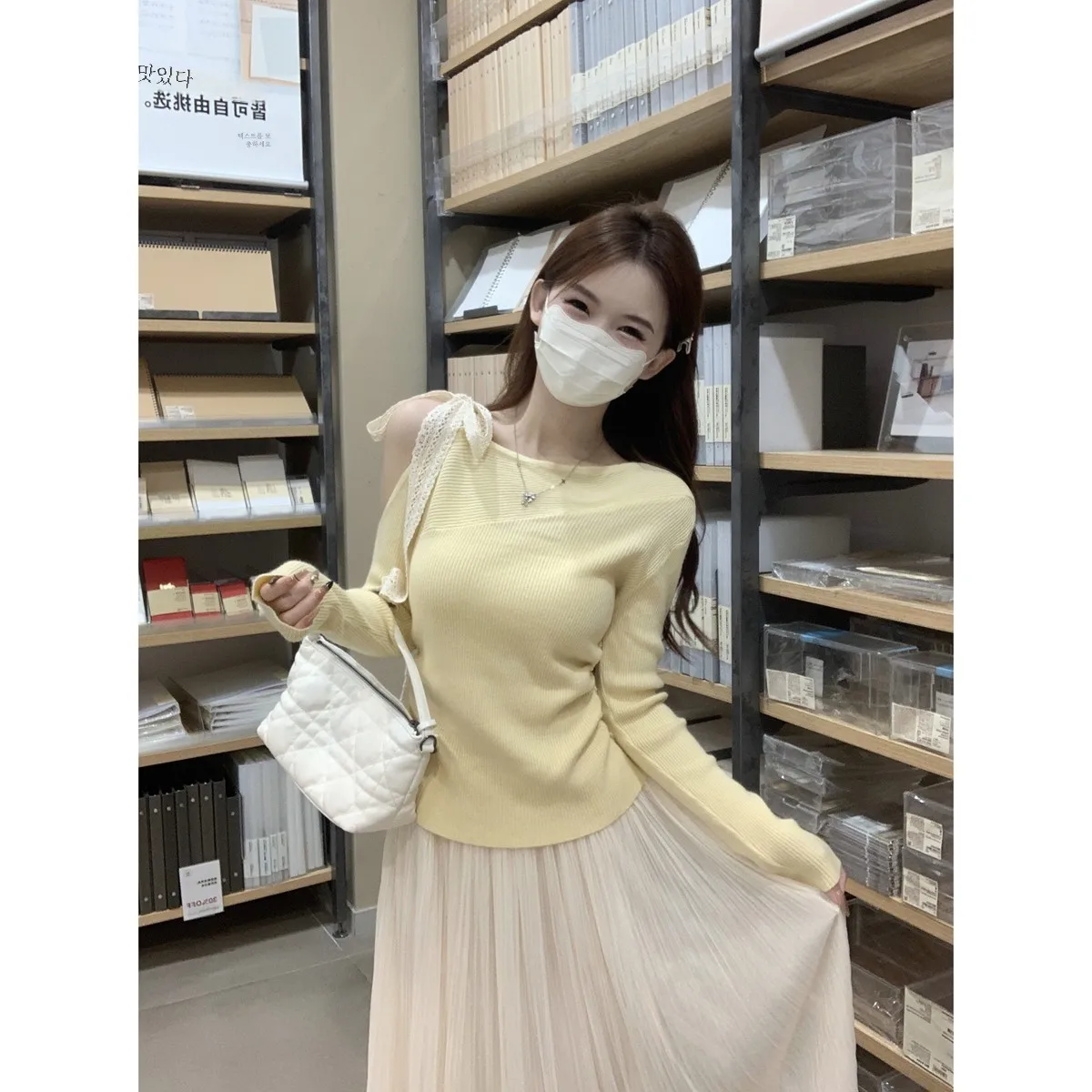 Design Sense Bow на шнуровке облегающий бархатный трикотаж с наклонными плечами женская