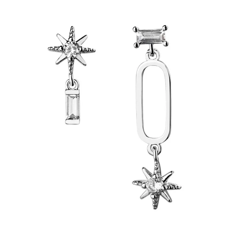 Женские асимметричные серьги-гвоздики серебряного цвета