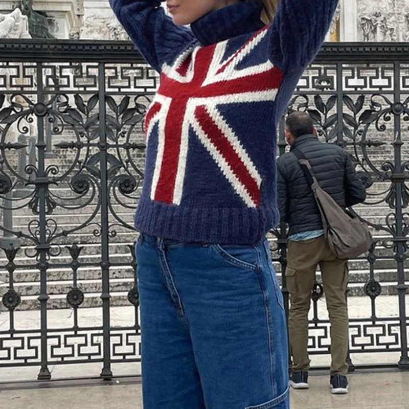 Женский свободный свитер-водолазка с длинным рукавом и принтом