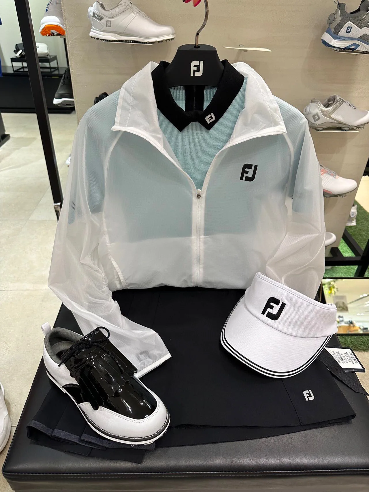 Unleash Your Golf Performance: Women's Lightweight Zip-Up Golf Jacket - Sun Protection in Style Outdoor sports and leisure