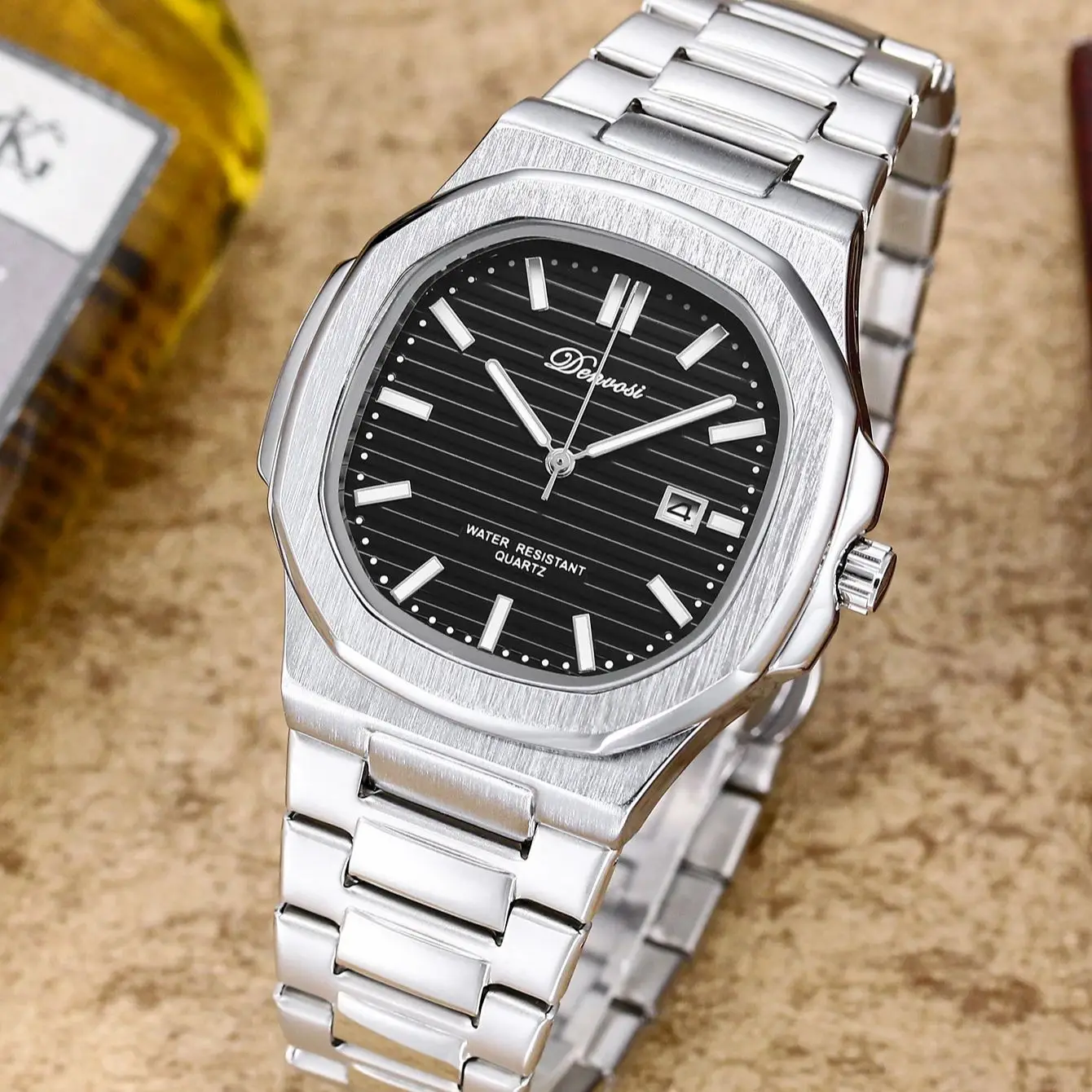 Кварцевые наручные часы