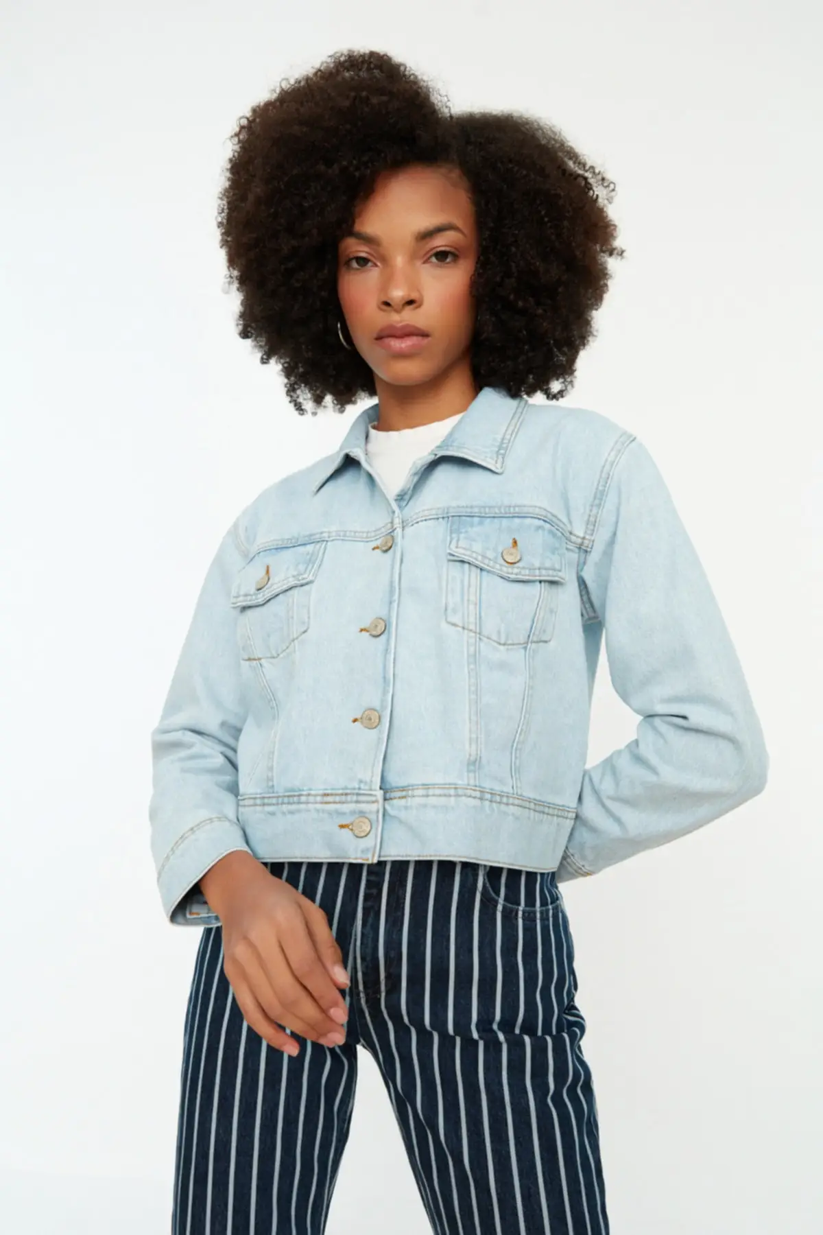 

Blue Basic Crop Denim Jacket TWOSS21CE0180