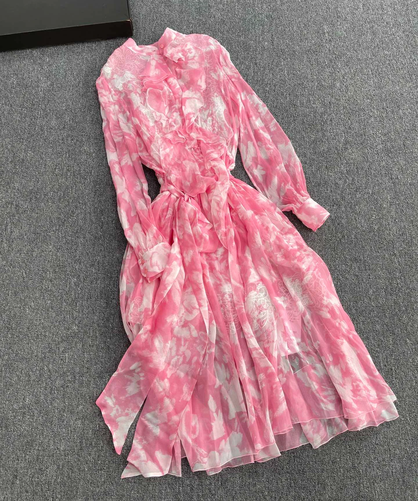 

2023 New Arrivals High Quality Blue Pink Printing Elegant Lady Ruffle Self Tie Crinkle Silk Midi Dress for Fashion Women