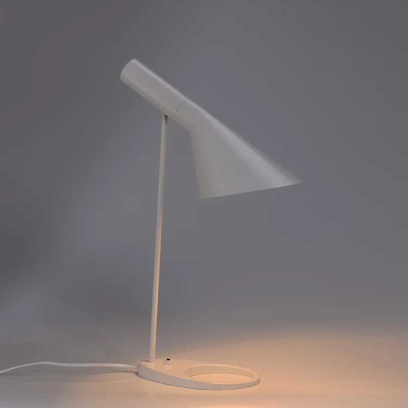 Рисунок 4 - Современная настольная ретро-лампа для детской спальни