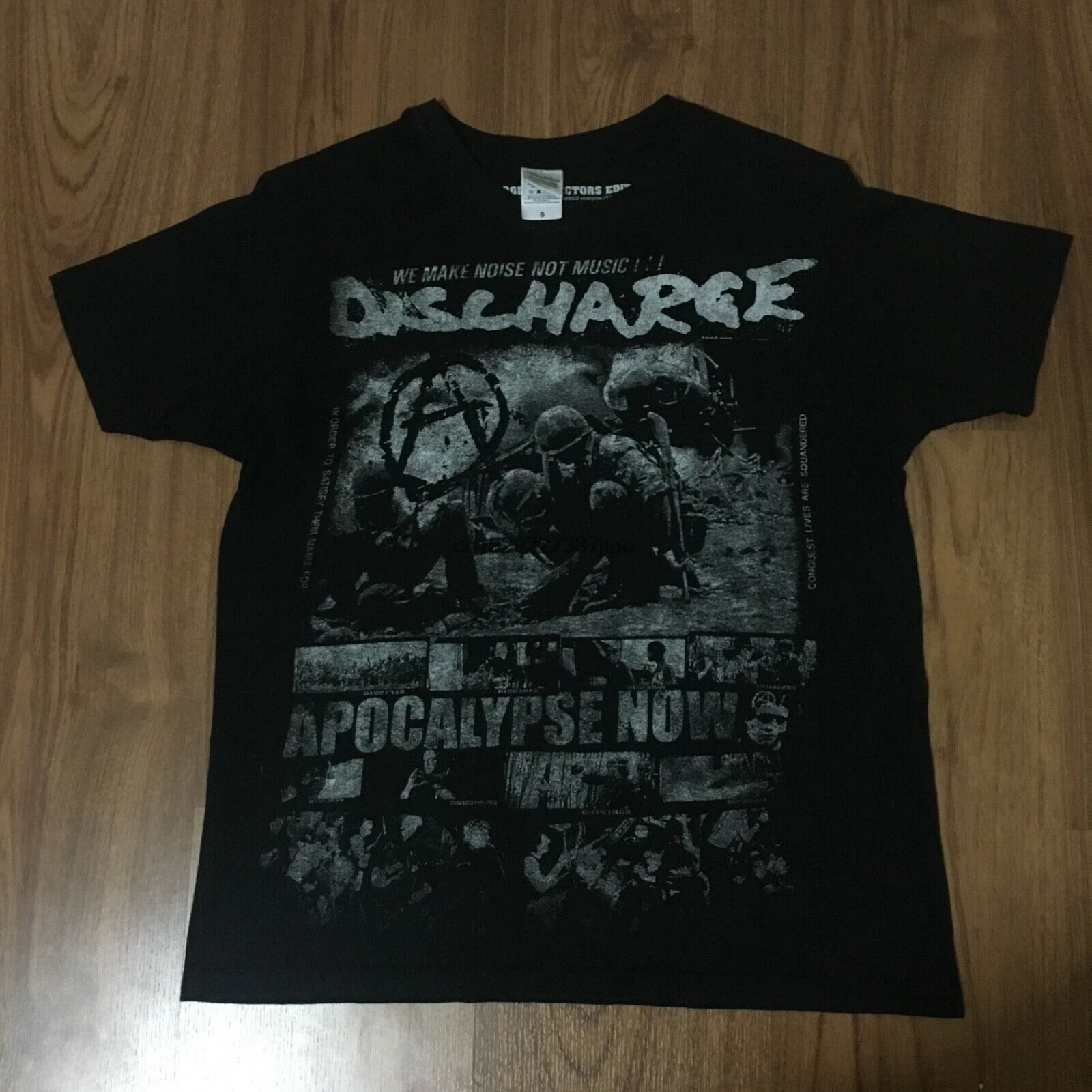 Официальная футболка выписка из Японии 2011 бывшая в употреблении стиле панк с