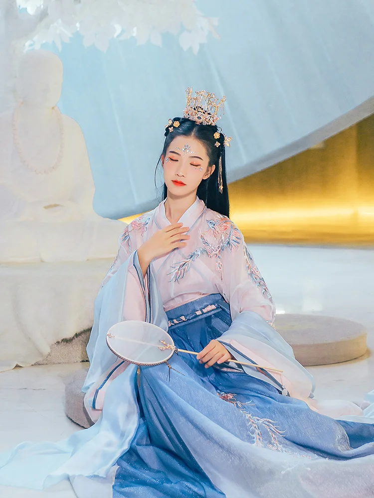 

Женское кимоно с вышивкой в китайском старинном стиле