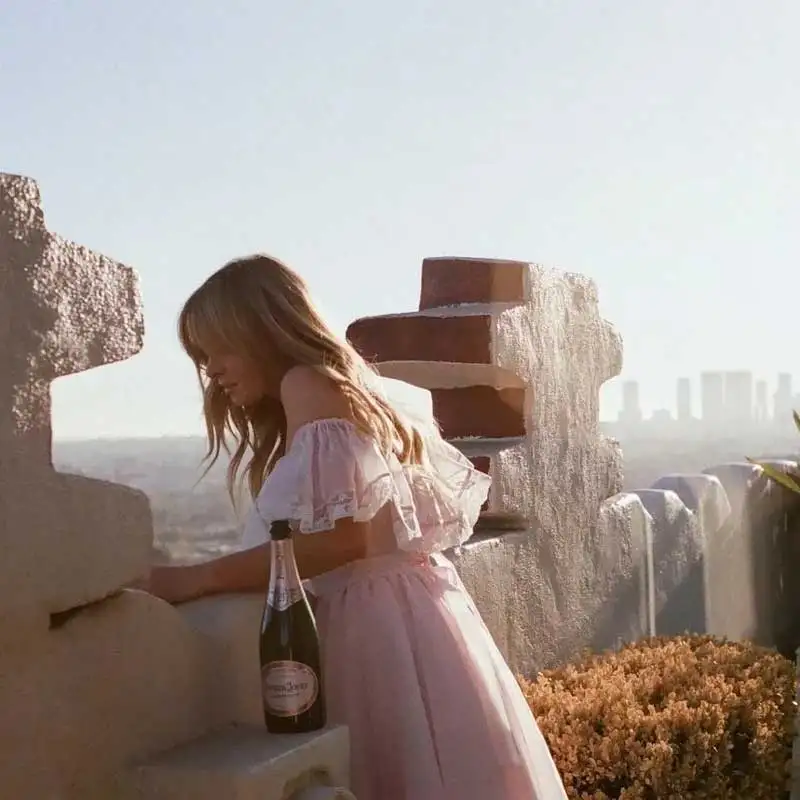 Женское вечернее платье с оборками розовое принцессы кружевной отделкой и