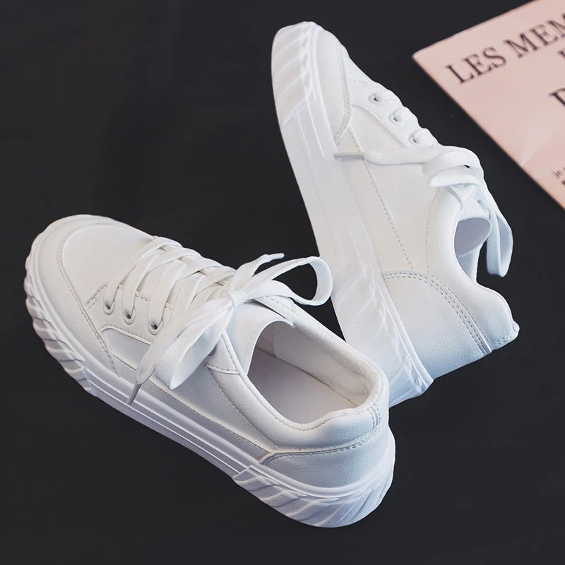 

White Shoes Women Casual Sneakers Female Flats Soft Leather Comfort Spring Summer Vulcanized Shoes Big Size 44 Chaussure Femme
