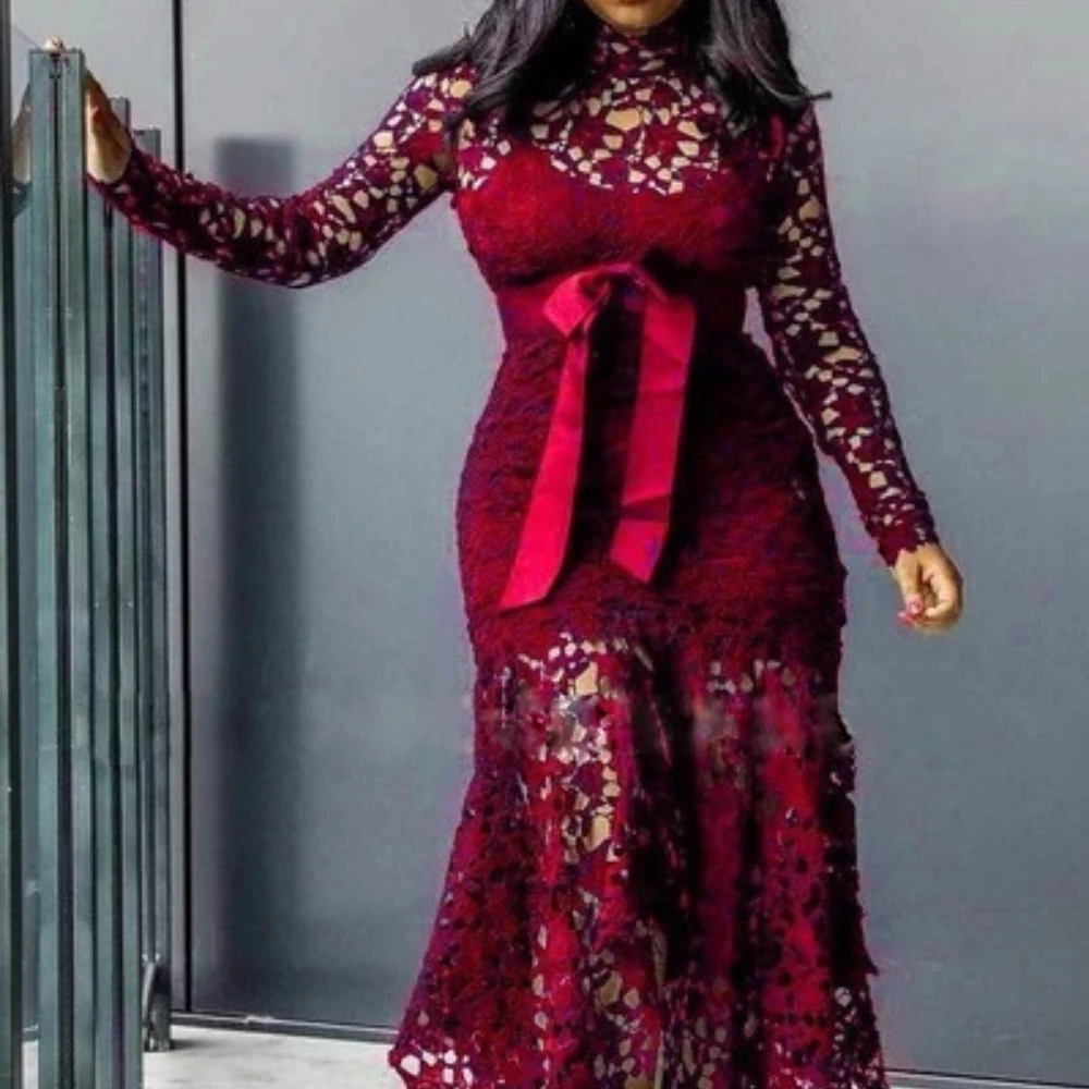 Платье женское облегающее с кружевом