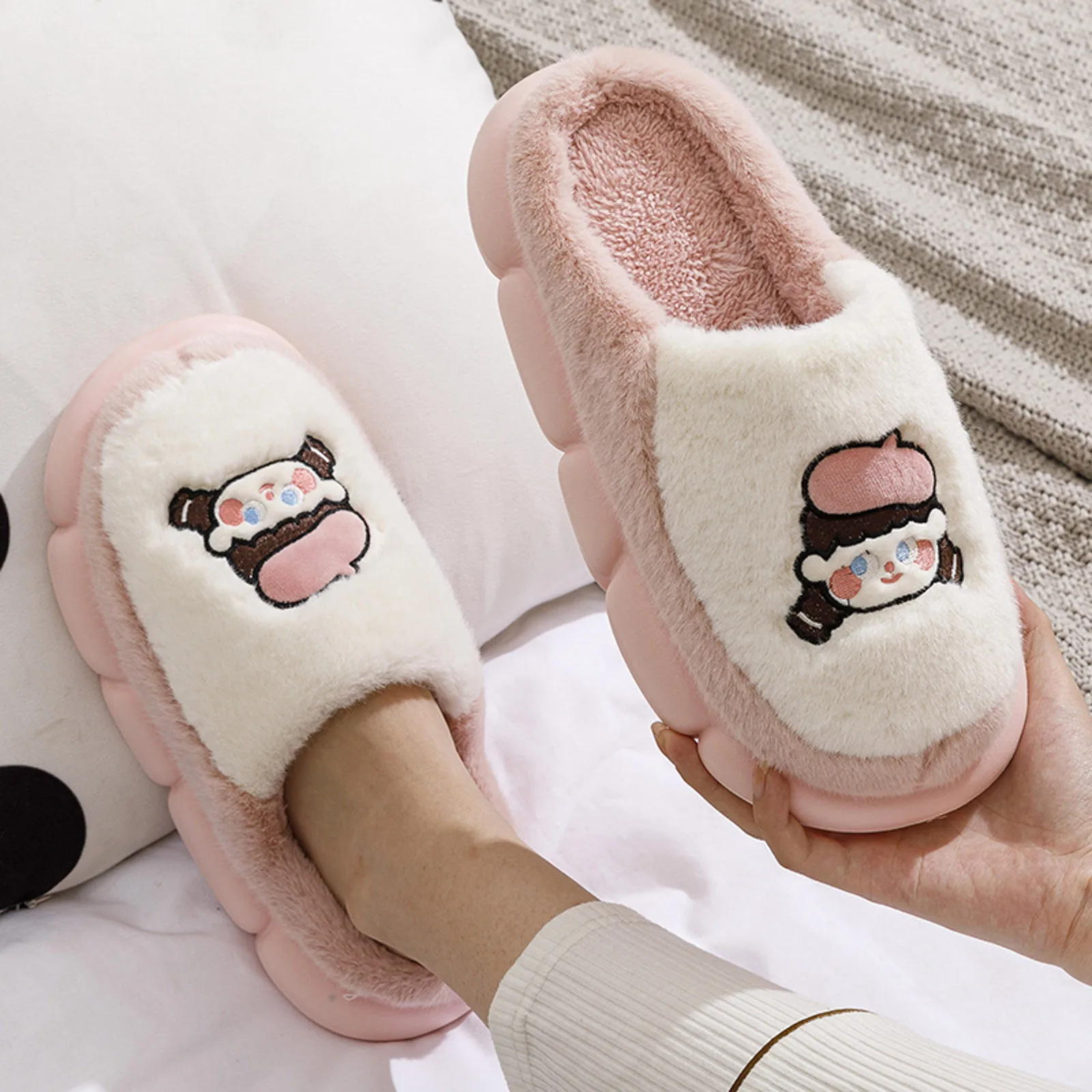 

Женские зимние Нескользящие тапочки на нескользящей подошве