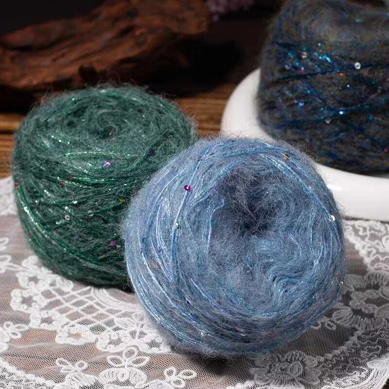 Мохер с блестками и золотым луком