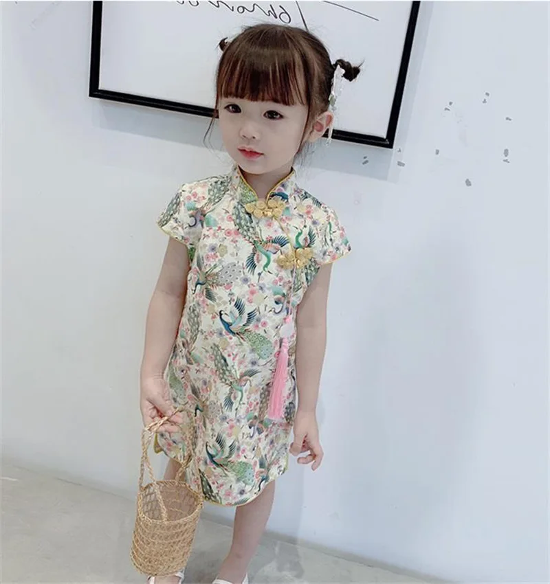 Фото Летний Cheongsam для маленьких девочек, летний улучшенный костюм Тан в китайском стиле в стиле ретро, детское облегающее платье, одежда для дня рождения №2