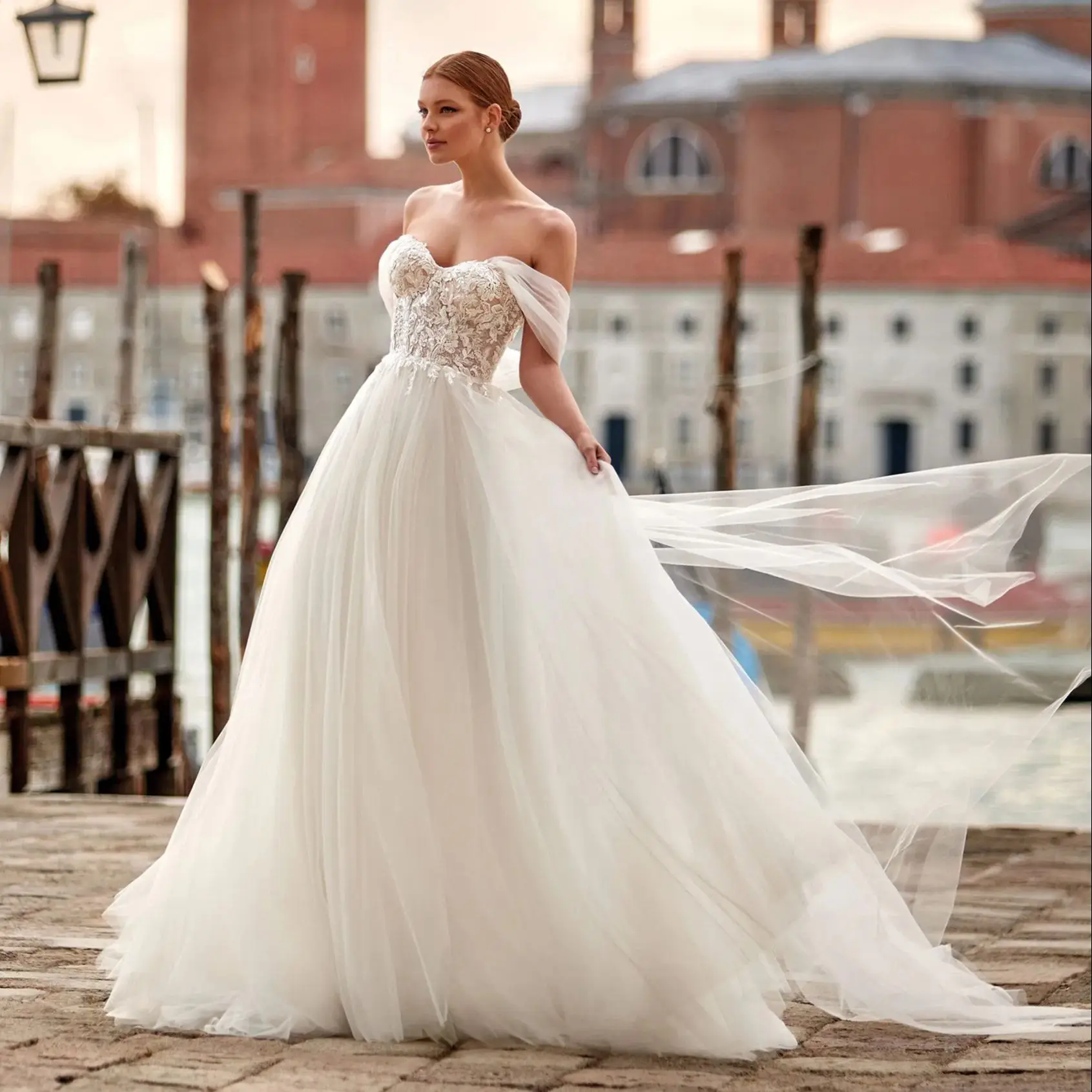 

Wonderful Pretty Wedding Dress Sweetheart Sexy Off Shoulder Lace Appliqued Backless Bridal Gown Sweep Train Vestidos De Novia