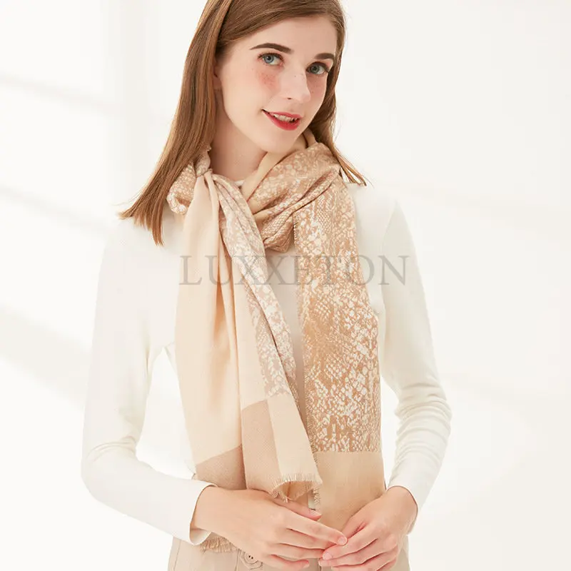 

Fashionable and Elegant Warm Cashmere Scarf In Autumn and Winter Luxury Pashmina Shawl Wrapped Scarf Foulard Women Luxury Brand
