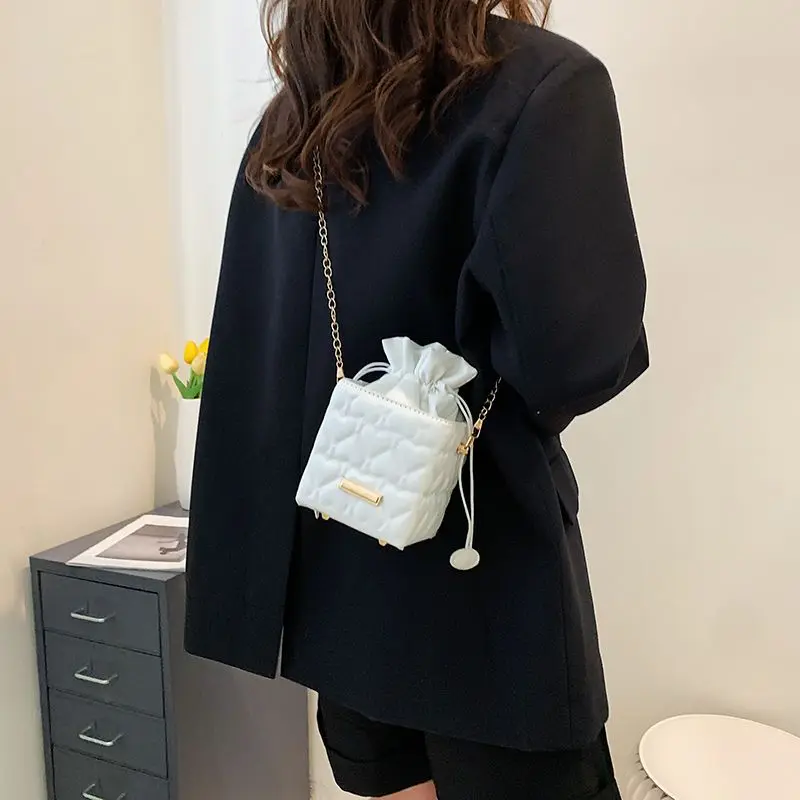 2022 New Fashion Chain Messenger Bag Wild Shoulder Small Bag Simple Casual Collection Light and Handbag