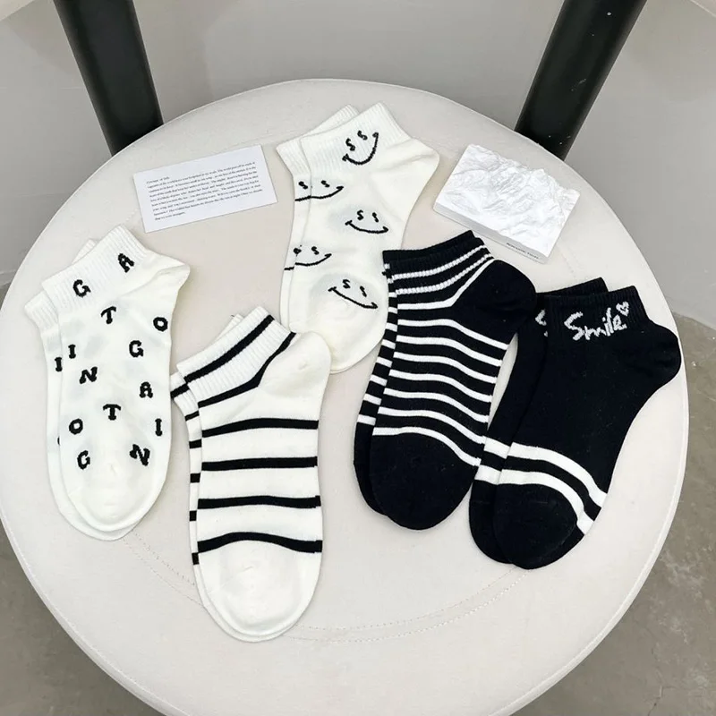 

2 Pair/Lot Funny Socks Women Spring Summer Thin Cotton Kawaii Socks Set College Style Letter Stripe Black Sports Sokken Vrouwen