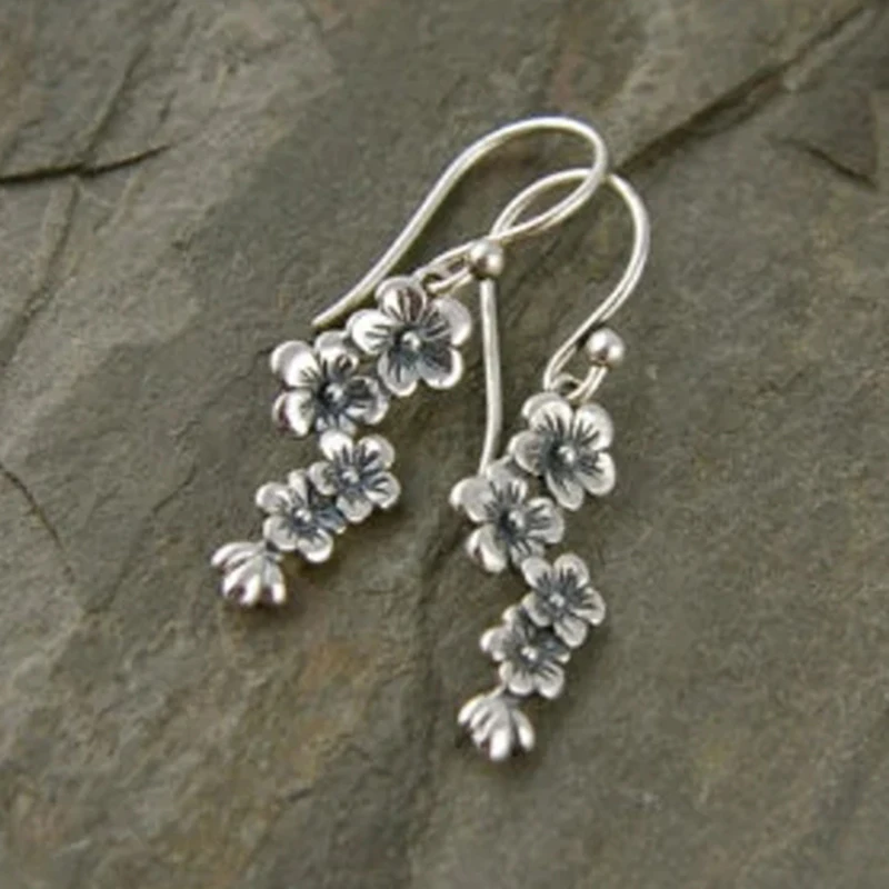 

Retro Daisy Flower Drop Earrings For Women Girl Ethnic Antique Silver Color Blossoms Petals Small Dangle Earrings Lovely