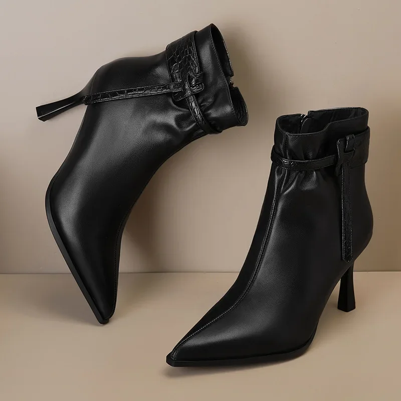 Женские короткие ботильоны с поясом и бахромой однотонные черные ботинки острым
