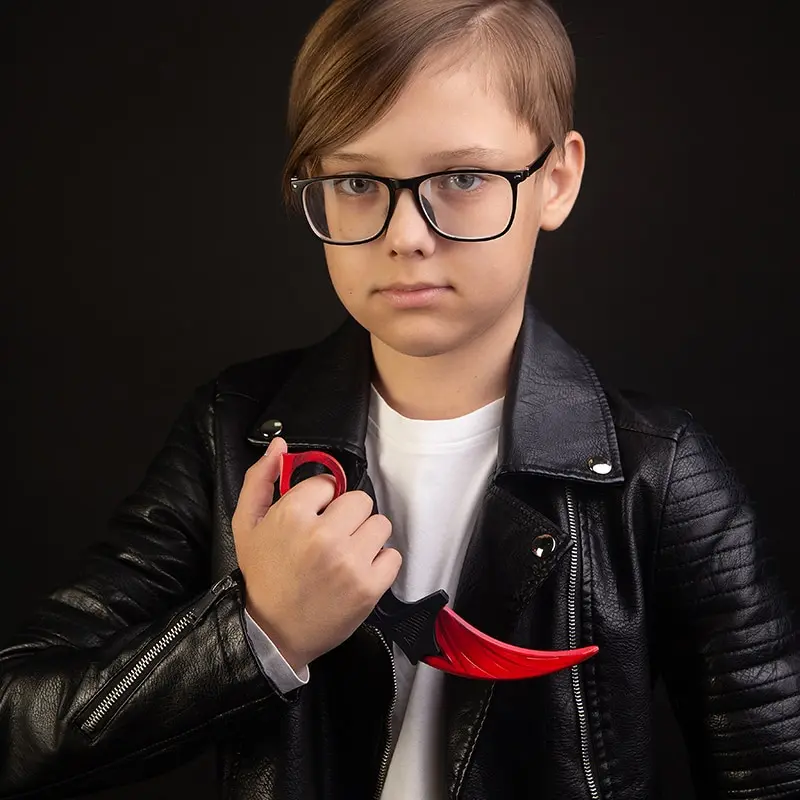 Toy weapon Geekroom wooden knife kerambit standoff 2 children's weapons a toys for boy gift the dagger children claw tricks training V2 |