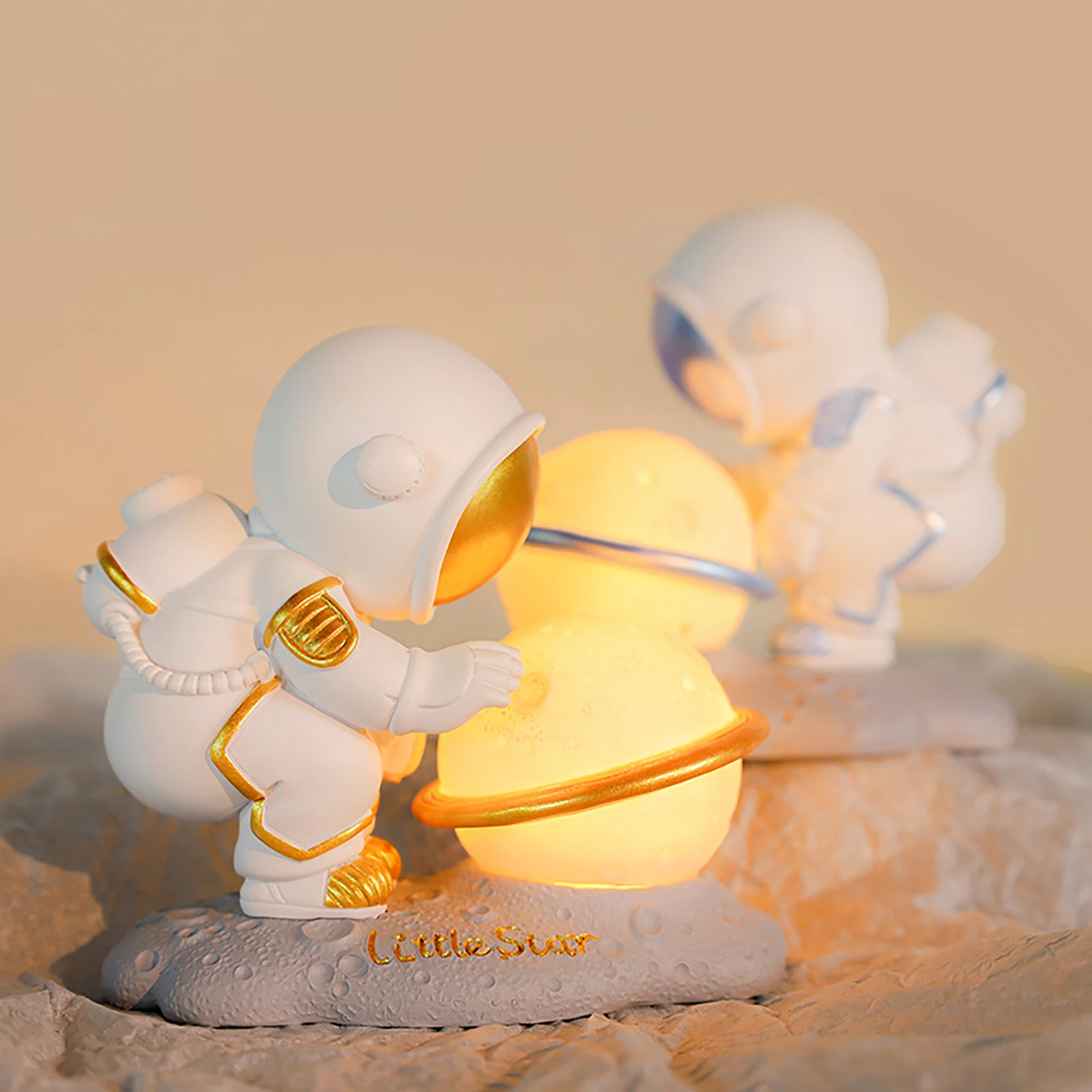 

3D Spaceman Figurine Lamp Button Battery Powered Resin Planet Nightlights Kids Christmas Gifts Cute Exquisite Decoration