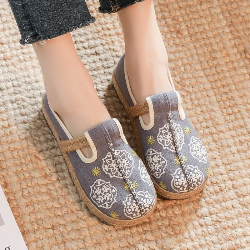 

Different Stitching Crafts Women Single Shoes Breathable Casual Comfortable Low-top Linen Shoes New Embroidered Cloth Shoes
