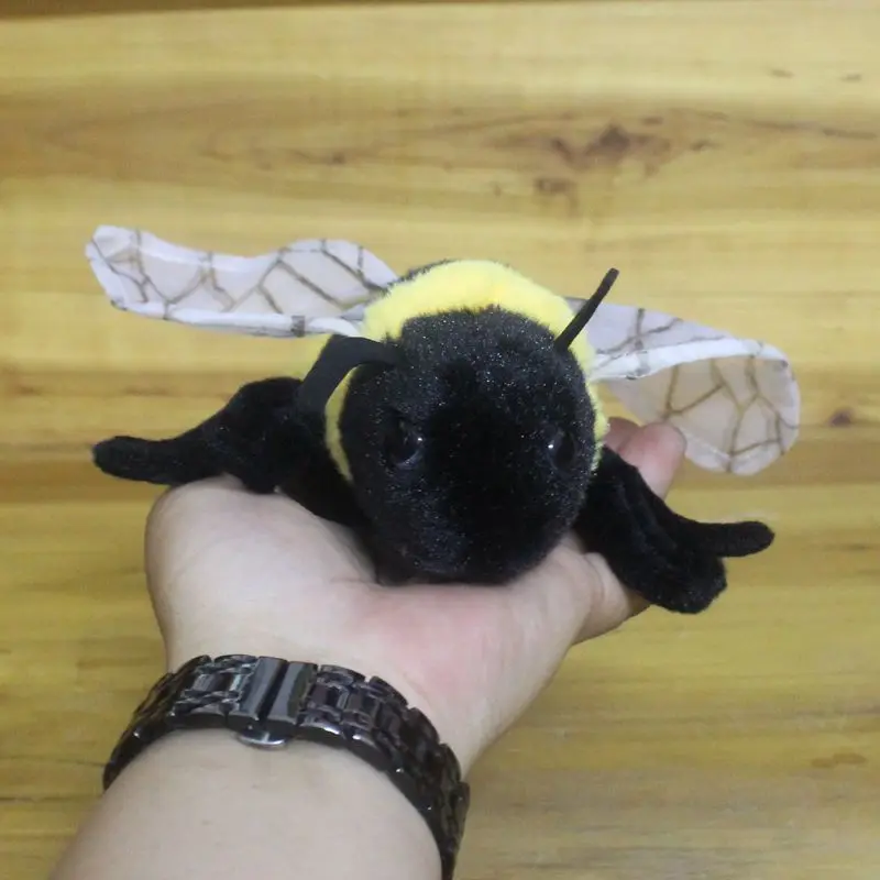 Игрушка плюшевая в виде насекомого искусственная пчела маленький Горох Шмель