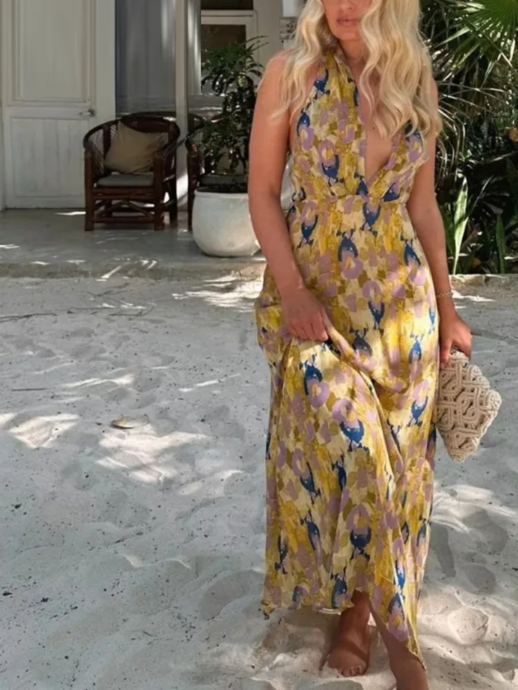 

Женское летнее платье-макси с V-образным вырезом и открытыми плечами