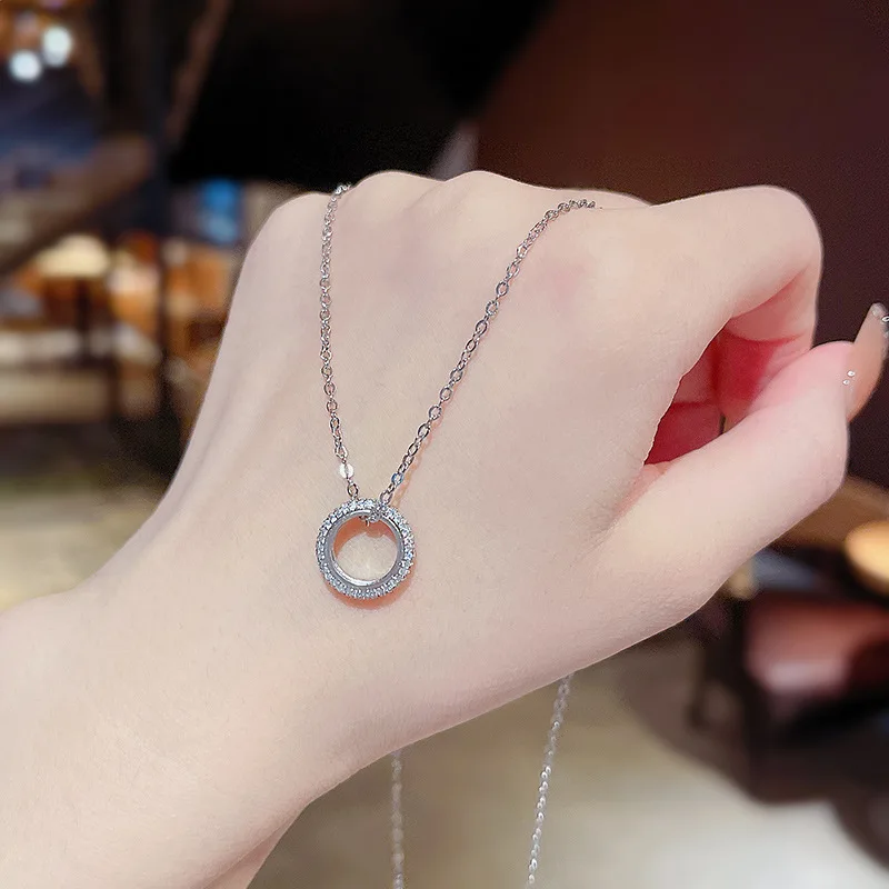 

Trend Simple Circle Pendant Necklace Womens Exquisite Luxury Neck Jewelry Silver Shiny Zircon Clavicle Chain Fashion Accessories