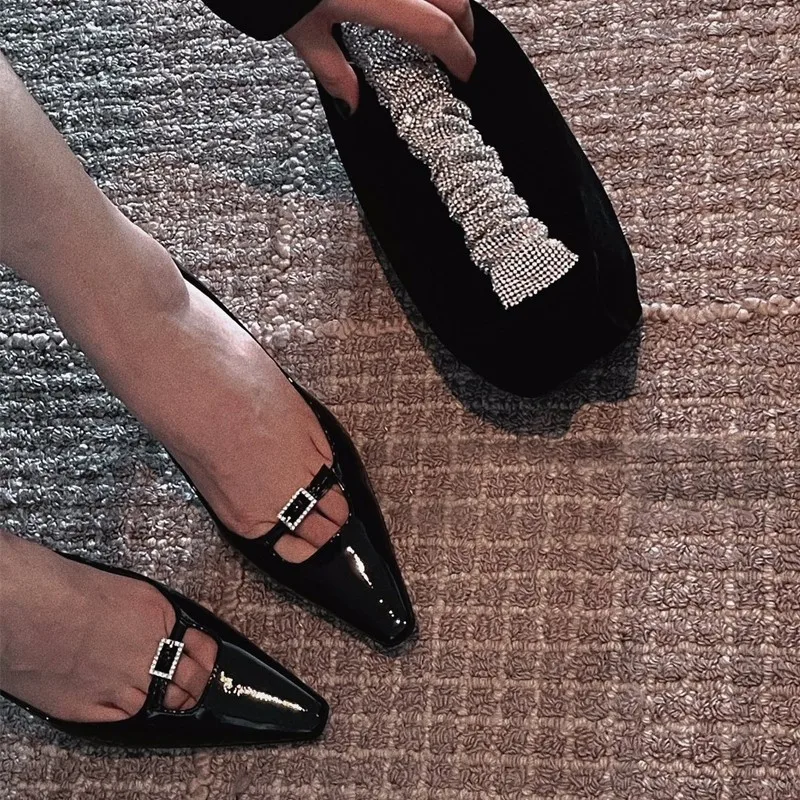 

Женские туфли на высоком каблуке, с одной пряжкой