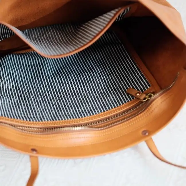 Сумка-тоут женская из мягкой кожи на молнии вместительный нишевый портфель для