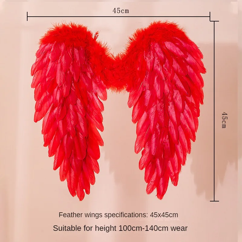 

Белые крылья ангела с перьями