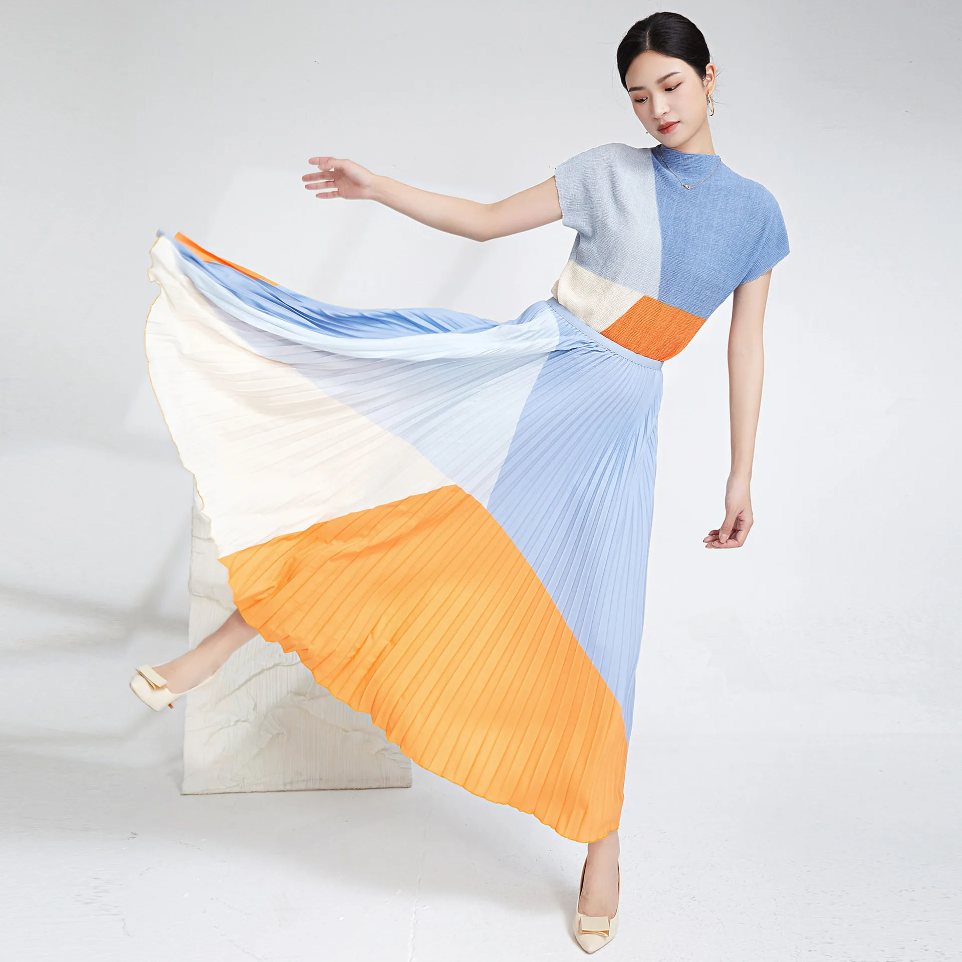 Summer 2023 new women's temperament suit pleated two-piece set Japanese short-sleeved T-shirt top fashion skirt