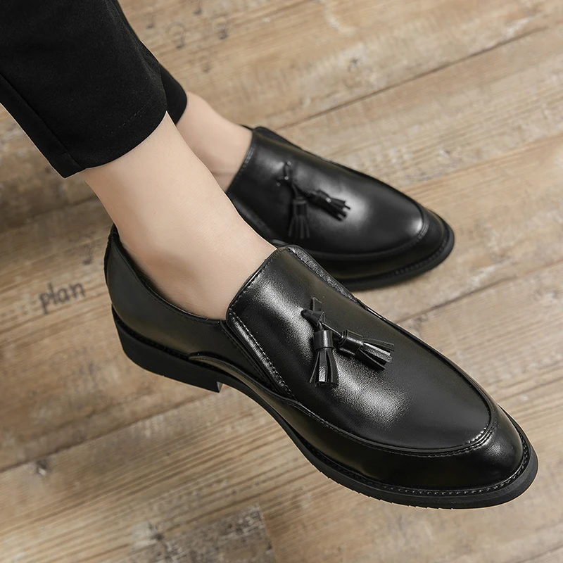 

New Black Loafers for Men Elegance Patent Leather Tassels Wedding Business Men's Formal Shoes Size 38-46 Men Shoes Free Shipping