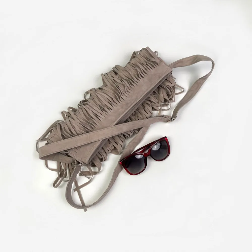 Solid Retro Faux Suede Fringe Women Messenger Bags PU Leather Retro Versatile Tassel Bag Faux Suede Fringe Casual Messenger Bag