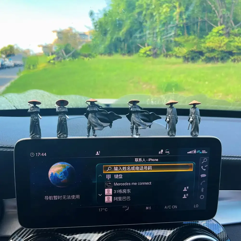 Китайская кунг-фу фигурка меча 1:64