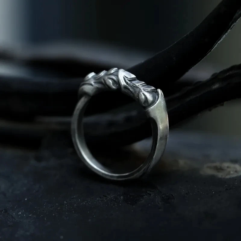 Мужское кольцо в ретро стиле виде когтя дракона с закрытым ртом