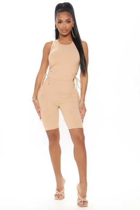 Новая женская одежда рекомендуется без рукавов с круглым вырезом модные