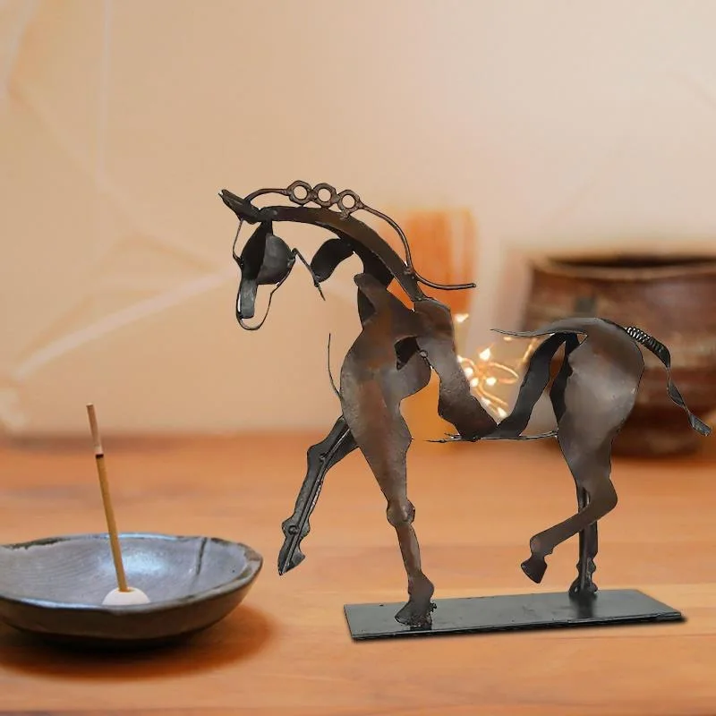 

1PC Rustic Standing Horse Statue Retro Metal Horse Sculpture Figurine Home Office Desktop Bookshelf Decorations Artwork Crafts