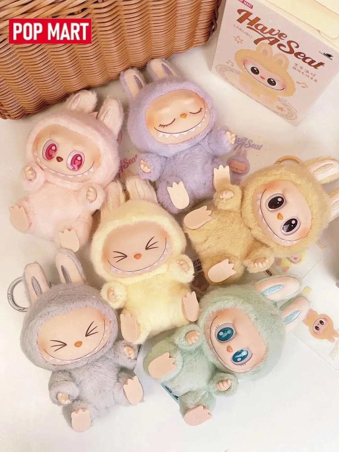Фото POP MART LABUBU 1.0 Macaron & 2.0 Sitting Team & 3.0 Frontline High Energy & 4.0 Серия с глубоким сердцем и паролем Коллекция виниловой плюшевой куклы №4