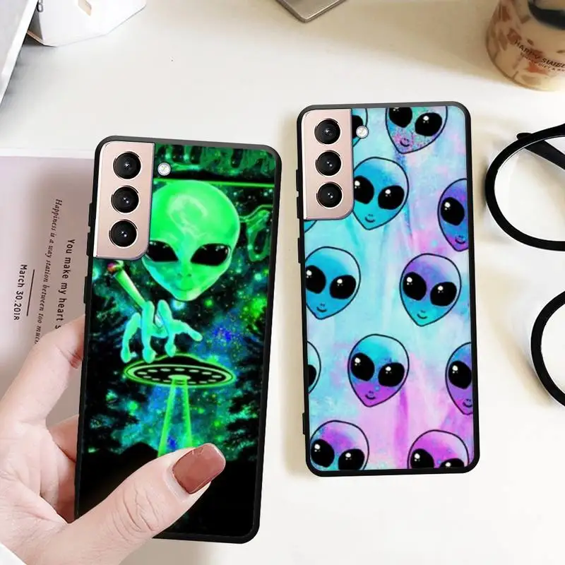 Abstract UFO Cute Alien Phone Case for Samsung S22 S21 S20 ultra pro plus S10 S9 S8 Note 20 10 Ultra phone Bumper Covers