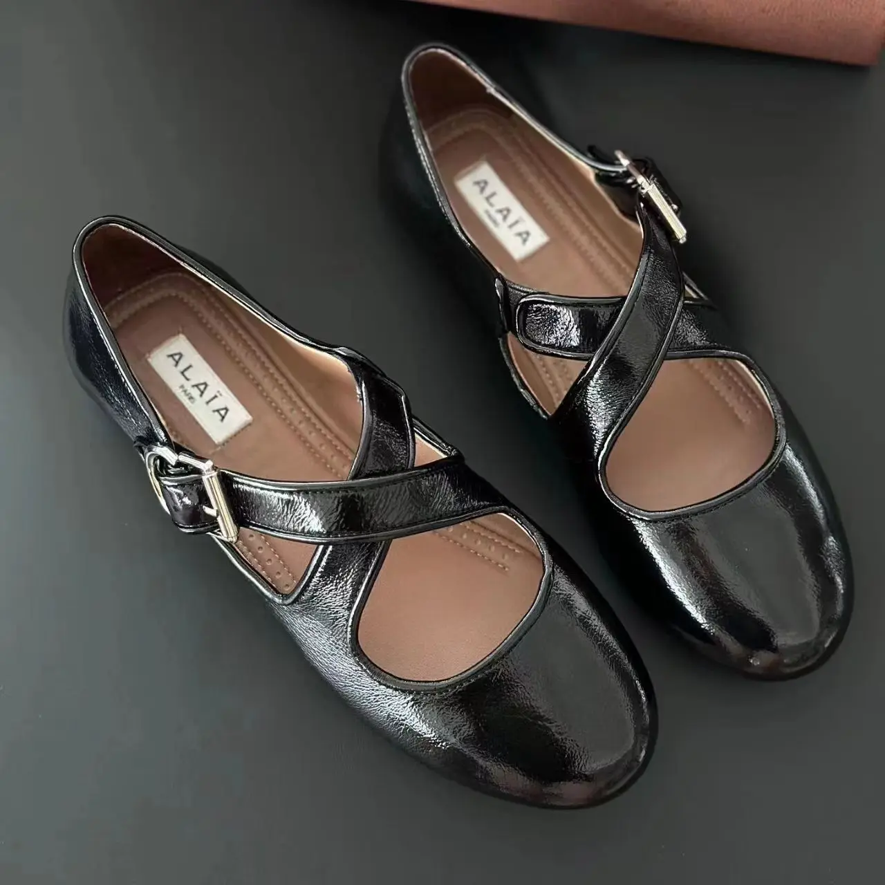 Женские лакированные модные повседневные балетные туфли Alaia из мятой воловьей